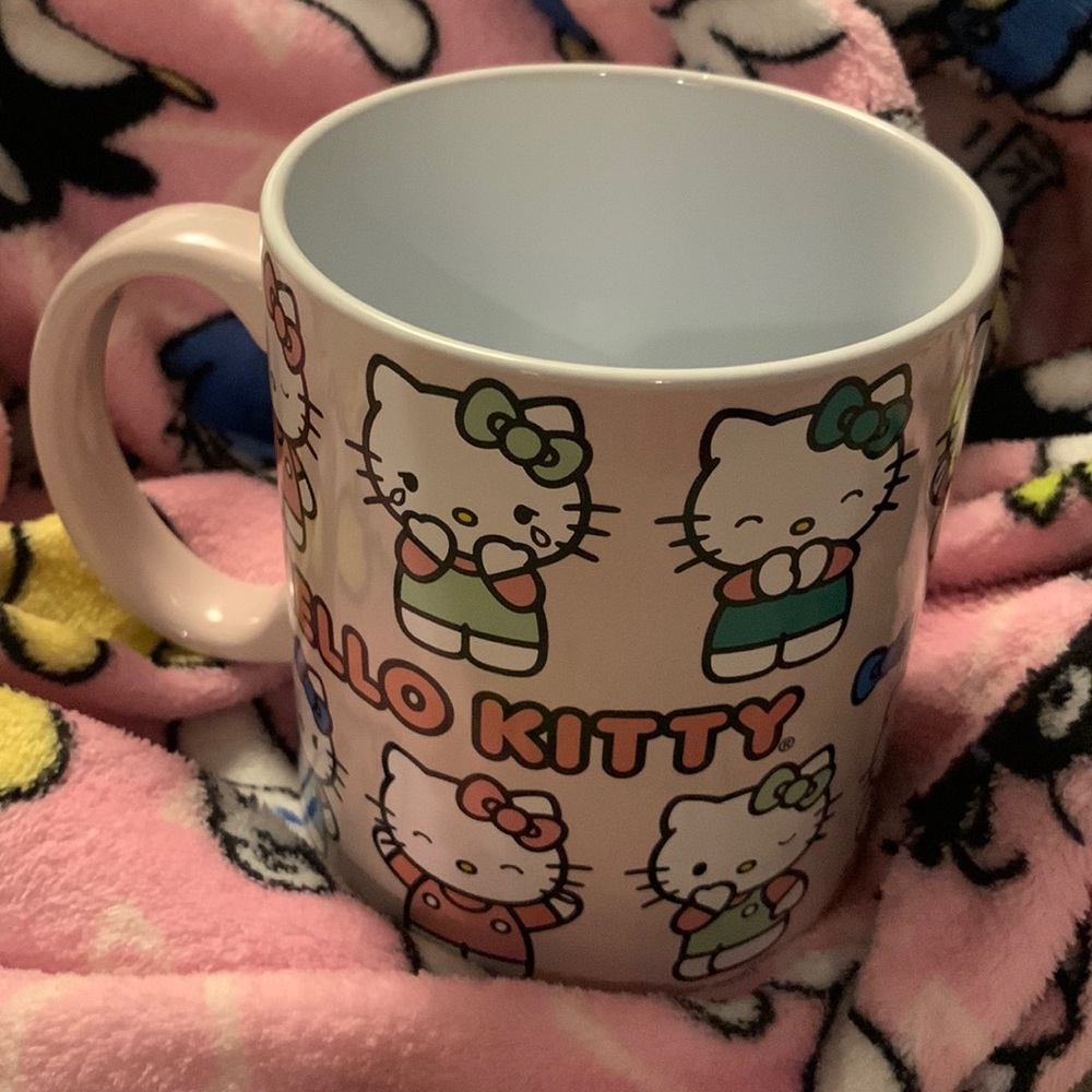 NWT Hello Kitty Emotions Mug